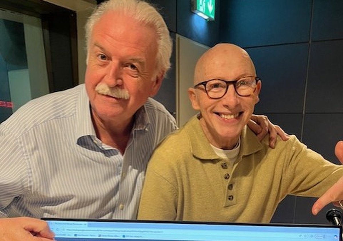 The Marvelous Joe Conlan is in to talk Panto!