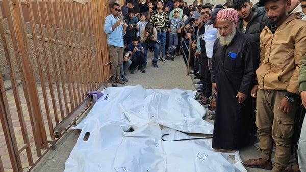 KHAN YUNIS, GAZA - NOVEMBER 20: Relatives of the Palestinians, killed in Israeli attack on Bani Suheila region, mourn as the bodies are brought to Nasser Hospital for funeral ceremony in Khan Yunis, Gaza on November 20, 2025. Israel killed 3 people in the