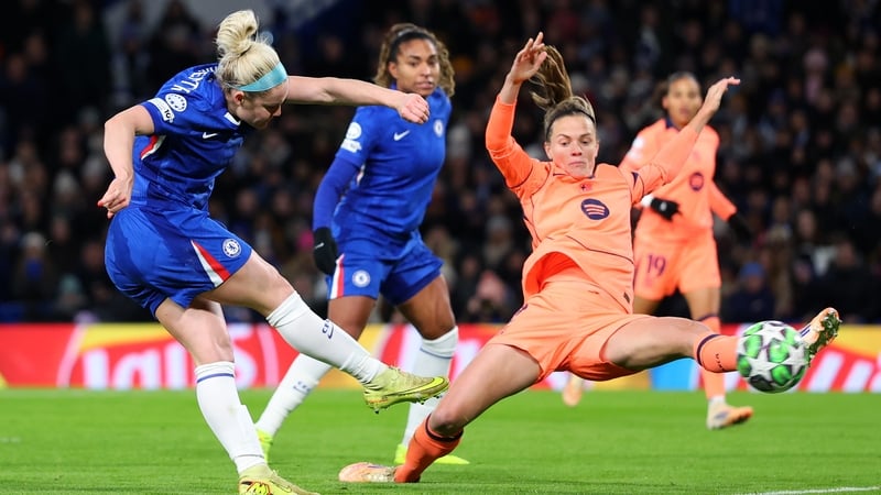 Ellie Carpenter of Chelsea shoots