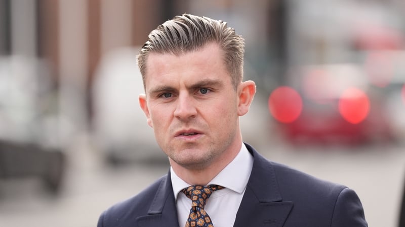 An dlíodóir cearta daonna Darragh Mackin ón gcomhlacht Phoenix Law