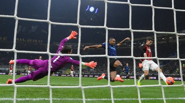 MILAN, ITALY - NOVEMBER 23: Christian Pulisic of AC Milan scores the goal during the Serie A match between FC Internazionale and AC Milan at Giuseppe Meazza Stadium on November 23, 2025 in Milan, Italy. (Photo by Claudio Villa/AC Milan via Getty Images)