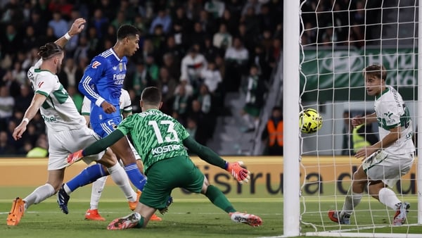 ELCHE, SPAIN - NOVEMBER 23: Jude Bellingham player of Real Madrid scores his team's second goal during the LaLiga EA Sports match between Elche CF and Real Madrid CF at Estadio Manuel Martinez Valero on November 23, 2025 in Elche, Spain. (Photo by Victor
