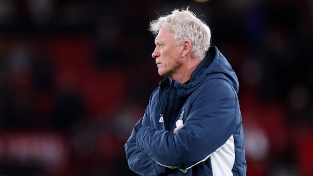 MANCHESTER, ENGLAND - NOVEMBER 24: David Moyes, Manager of Everton, looks on prior to the Premier League match between Manchester United and Everton at Old Trafford on November 24, 2025 in Manchester, England. (Photo by Alex Livesey/Getty Images)