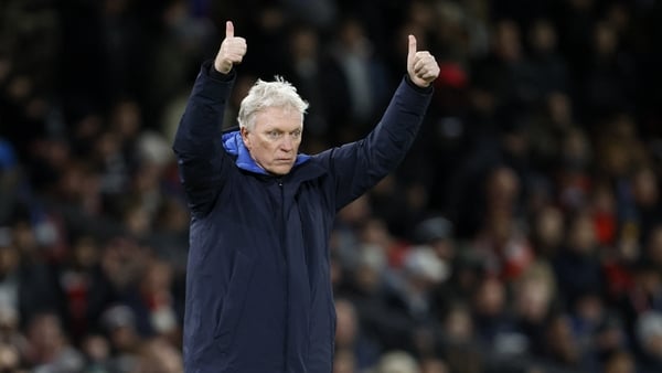 MANCHESTER, ENGLAND - NOVEMBER 24: David Moyes, Manager of Everton with thumbs up on the side line during the Premier League match between Manchester United and Everton at Old Trafford on November 24, 2025 in Manchester, England. (Photo by Richard Sellers