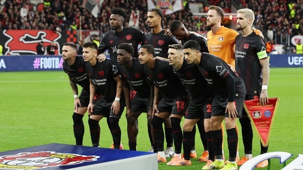 LEVERKUSEN - (Top row lr) Edmond Tapsobaback of Bayer 04 Leverkusen, Loic Bade of Bayer 04 Leverkusen, Christian Kofane of Bayer 04 Leverkusen, Bayer 04 Leverkusen goalkeeper Mark Flekken, Robert Andrich of Bayer 04 Leverkusen(Front row lr) Aleix Garcia o