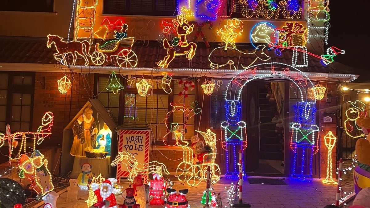 Crazy Christmas Houses in Palmerstown with Seán White