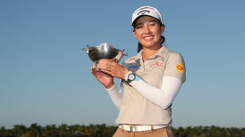 Jeeno Thitikul poses with the Glenna Collett Vare Trophy