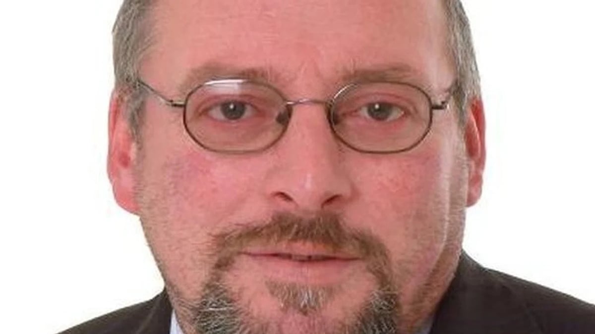 An Comhairleoir Contae John Shéamuis Ó Fearraigh.