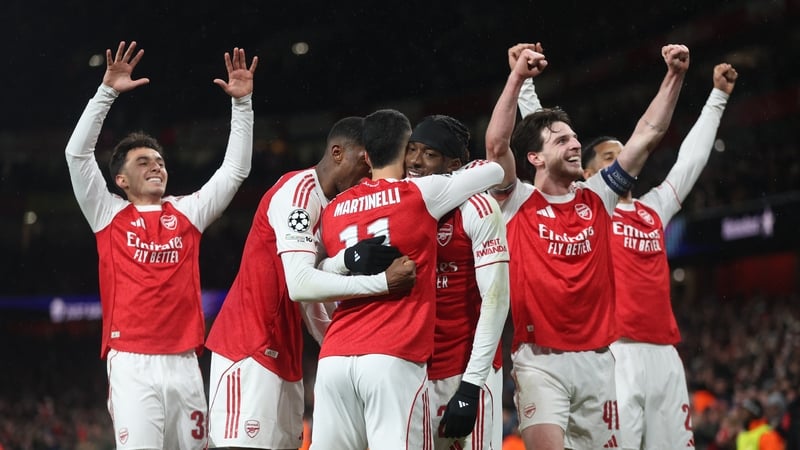 Arsenal mob Gabriel Martinelli after his goal