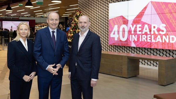 Image of Microsoft Ireland executives with Taoiseach Micheál Martin in the company's offices