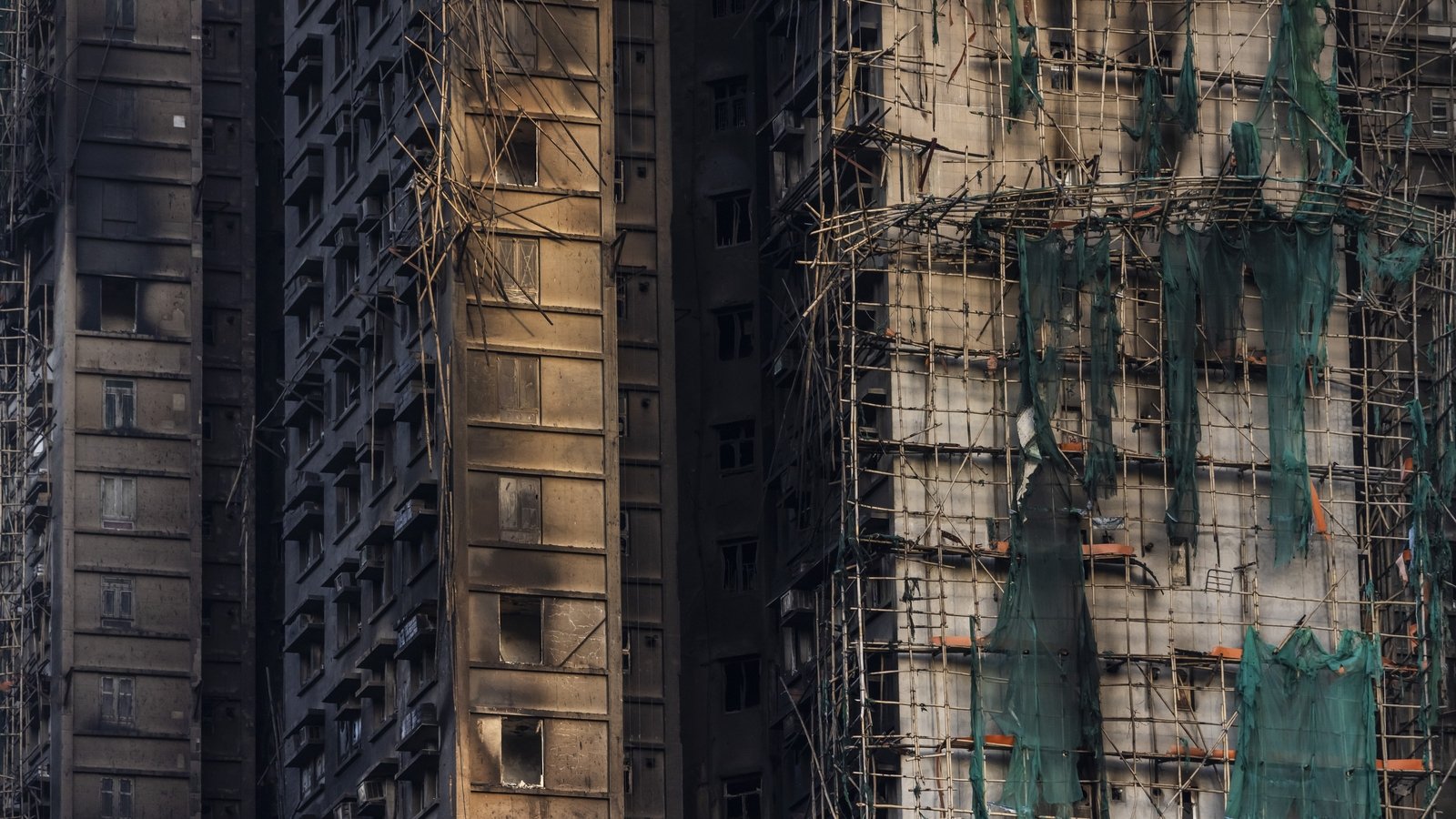 The death toll in a fire that ripped through a Hong Kong residential estate this week has risen to 128, the city's security chief has said.