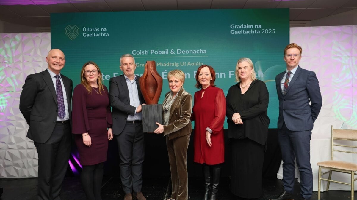 Brídín Uí Ghallchóir ó choiste forbartha Éadan Fhionn Fraoich.