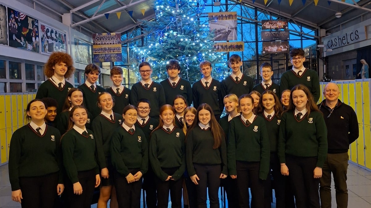 Cashel Community School Choir, Co. Tipperary | (Everybody's wait for) The Man with the Bag