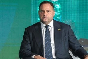 Senior Ukraine millatry leader resings amid corruption scandal show image