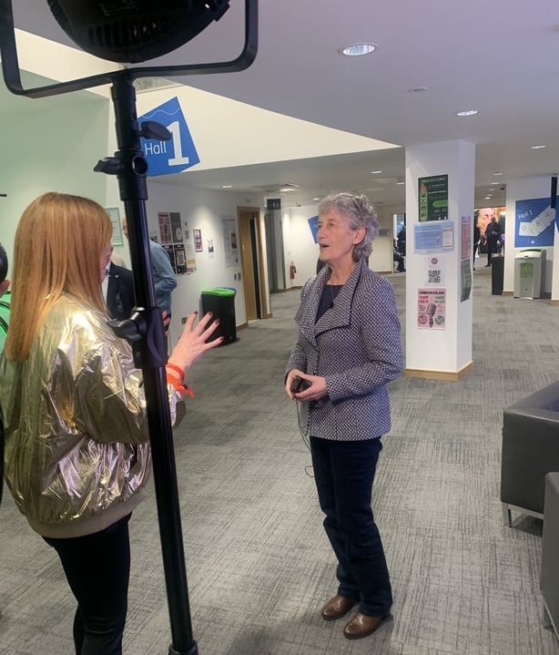 Catherine Connolly ag Oireachtas na Gaeilge 2025