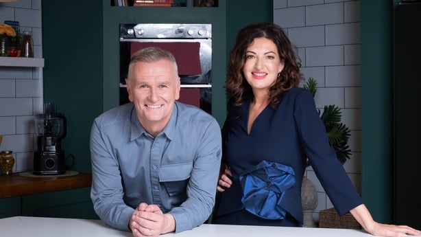 Dáithí Ó Sé and Maura Derrane smile in the kitchen Photography by Gerard McCarthy
