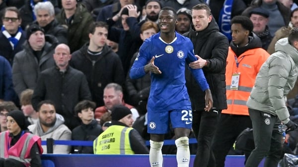 LONDON, ENGLAND - NOVEMBER 30: Moises Caicedo of Chelsea reacts with Fourth official Samuel Barrott after being shown the red card during the Premier League match between Chelsea and Arsenal at Stamford Bridge on November 30, 2025 in London, England. (Pho