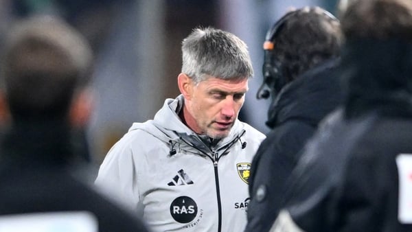 La Rochelle's Irish coach Ronan O'Gara (C) leaves the field after receiving a red card during the French Top 14 rugby union match between Section Paloise Bearn Pyrenees (Pau) and Stade Rochelais (La Rochelle) at Stade du Hameau in Pau, south-western Franc