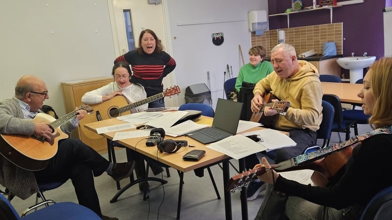 Dina (centre) taking part in the guitar and singing lessons at the Elliot Centre in Kilkee, Co Clare