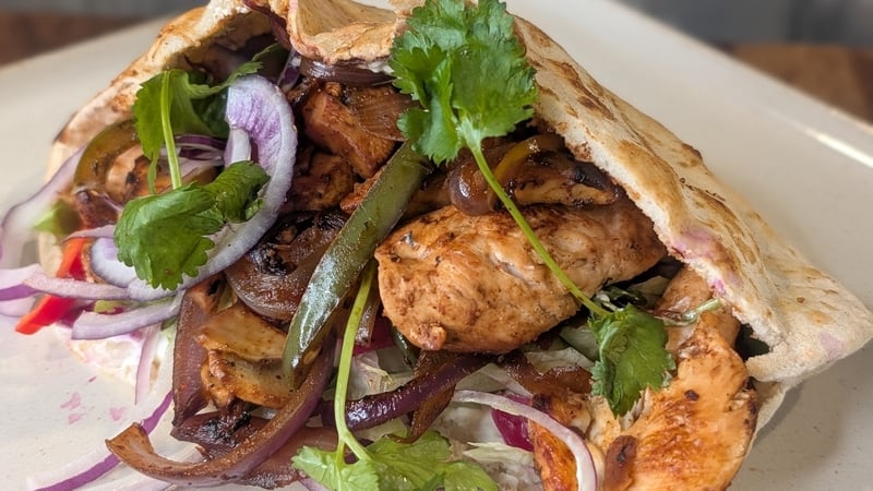 Trisha's Cajun chicken pitta with mint yoghurt & shredded veg