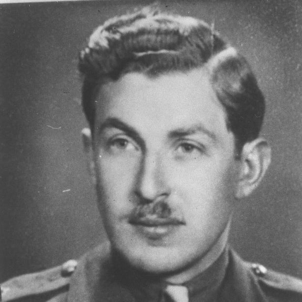 CHAIM_HERZOG_IN_BRITISH_ARMY_UNIFORM _____ D63-097