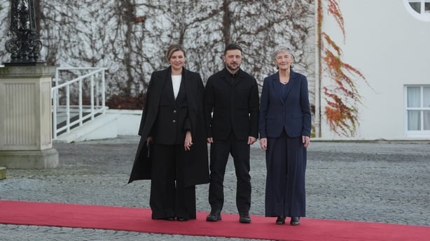 Standing left to right are Olena Zelenska Volodymyr Zelensky Catherine Connolly at aras an uachtarain 
