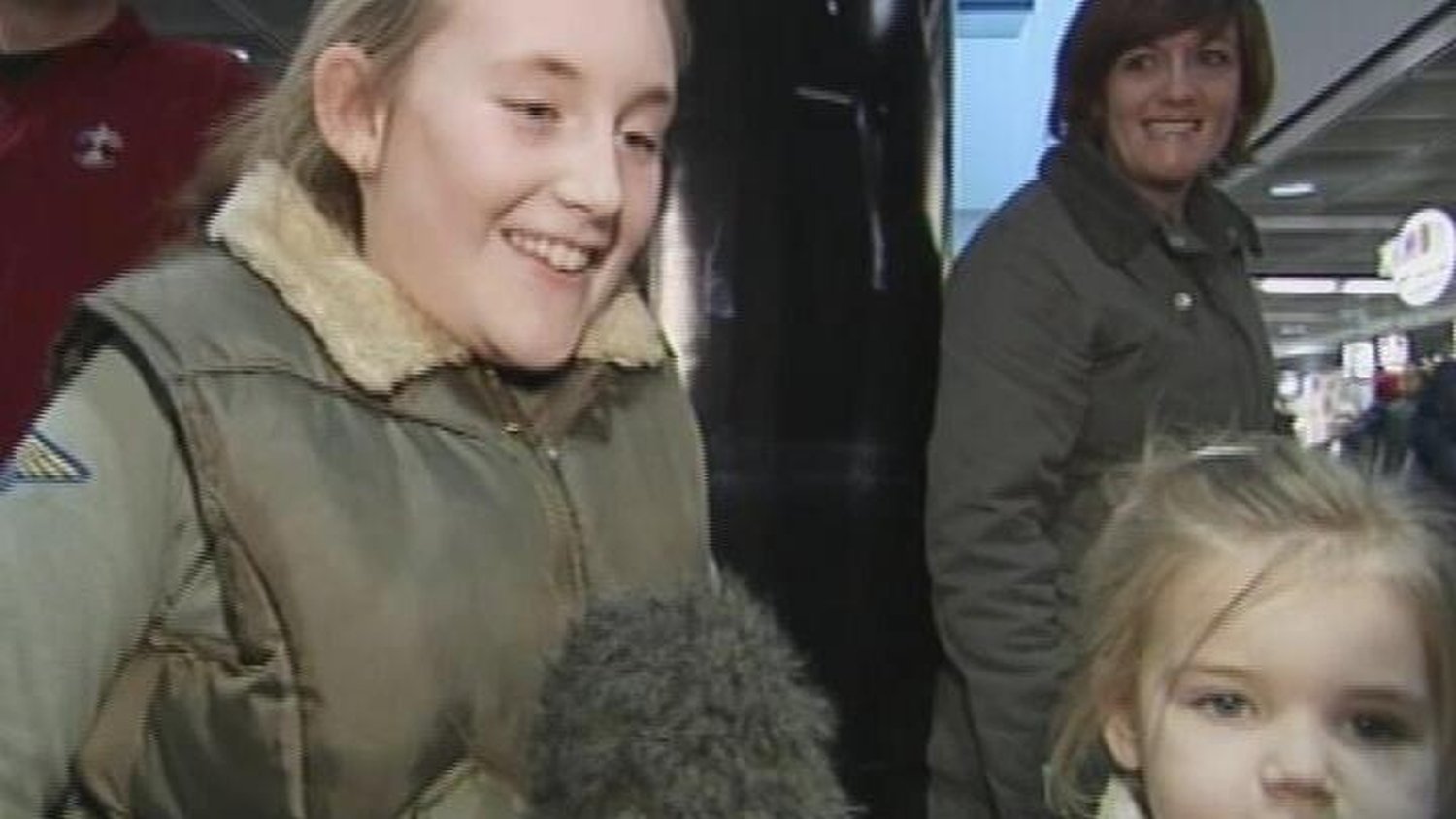 Thousands of people travel home for Christmas - 2005