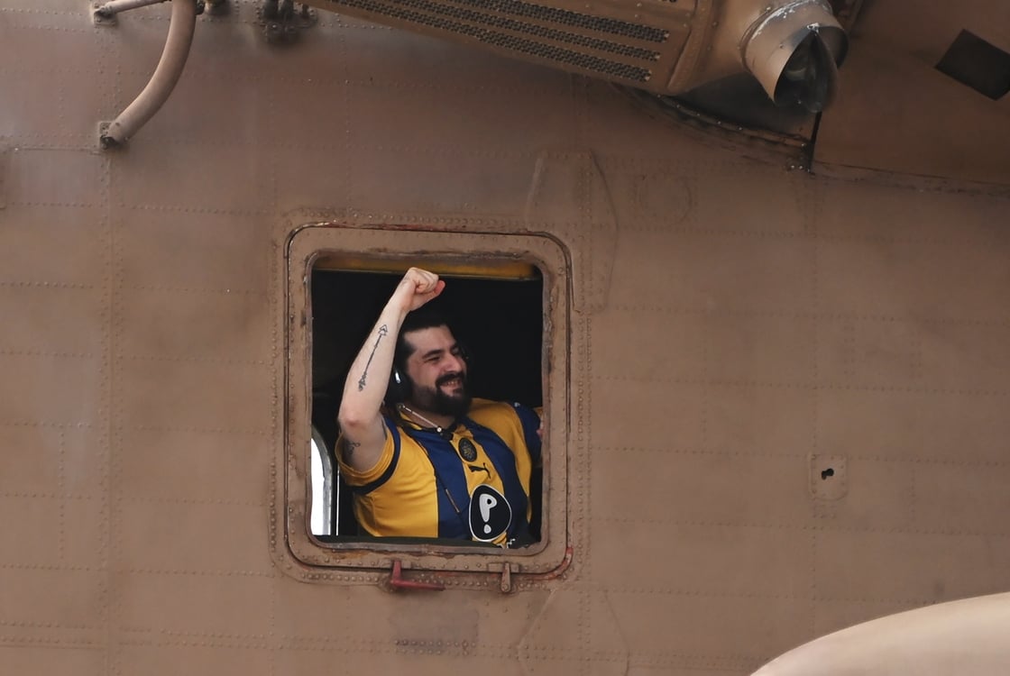 Hostage Ziv Berman celebrates from a helicopter as he arrives at Chaim Sheba Medical Centre at Tel HaShomer on 13 October in Israel