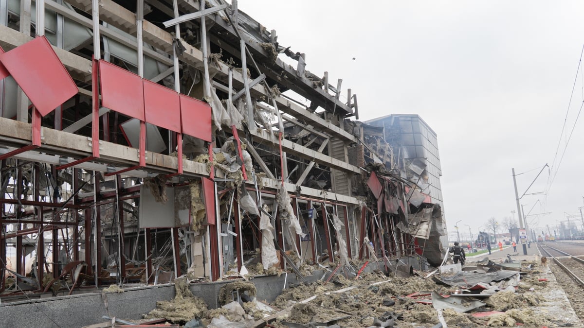 Tús Áite: An Painéal Idirnáisiúnta