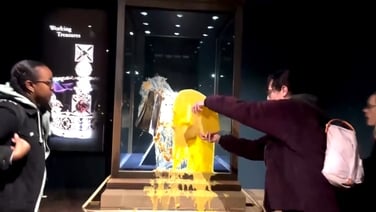 Apple crumble, custard thrown at Crown Jewels in UK