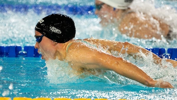 4 December 2025; Ellen Walshe of Ireland on her way to winning silver in the Women's 200m Individual Medley final during day five of the European Short Course Swimming Championships at Lublin in Poland. Photo by Nikola Krstic/Sportsfile