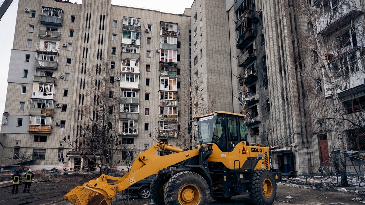 Seosamh Mac Donnacha, iarchoirnéal airm.  