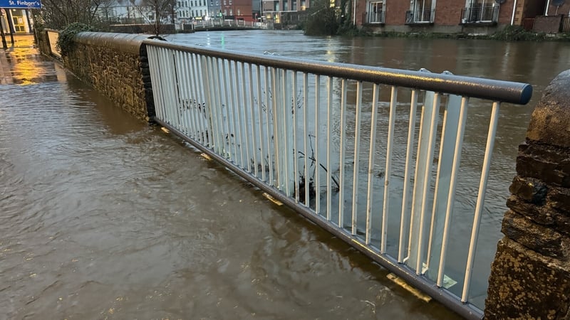 Tuilte i gcathair Chorcaí ar maidin