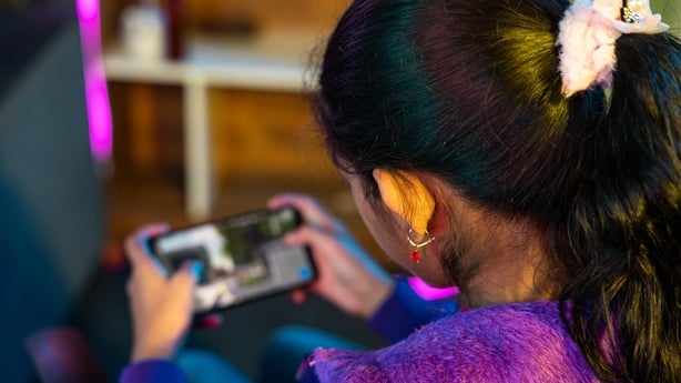 girl gaming on her phone