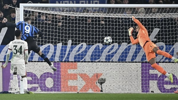 BERGAMO, ITALY, DECEMBER 09:
Gianluca Scamacca (C), of Atalanta, heads the ball to score during the League phase UEFA Champions League football match between Atalanta and Chelsea at the Stadio di Bergamo, Italy, on December 09, 2025. (Photo by Isabella Bo