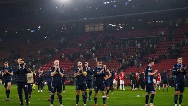 27 November 2025; Shelbourne players and Shelbourne head coach Joey O'Brien applaud supporters after the UEFA Conference League 2025/26 league phase match between AZ Alkmaar and Shelbourne at AFAS Stadion in Alkmaar, Netherlands. Photo by Ben McShane/Spor
