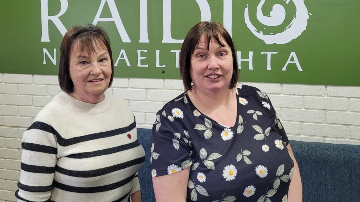 Treasa Ní Ghallchóir, Cathaoirleach Choiste Fobartha Chnoc Fola, Theresa Bn Mhic Fhionnghaile, O P T an Iarthuaiscirt Dónall Ó Cnáimhsí.