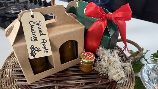 spiced apple chutney