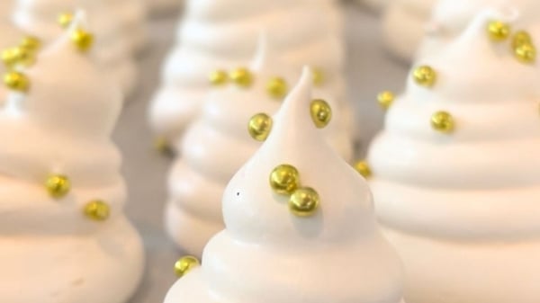 Christmas tree meringues
