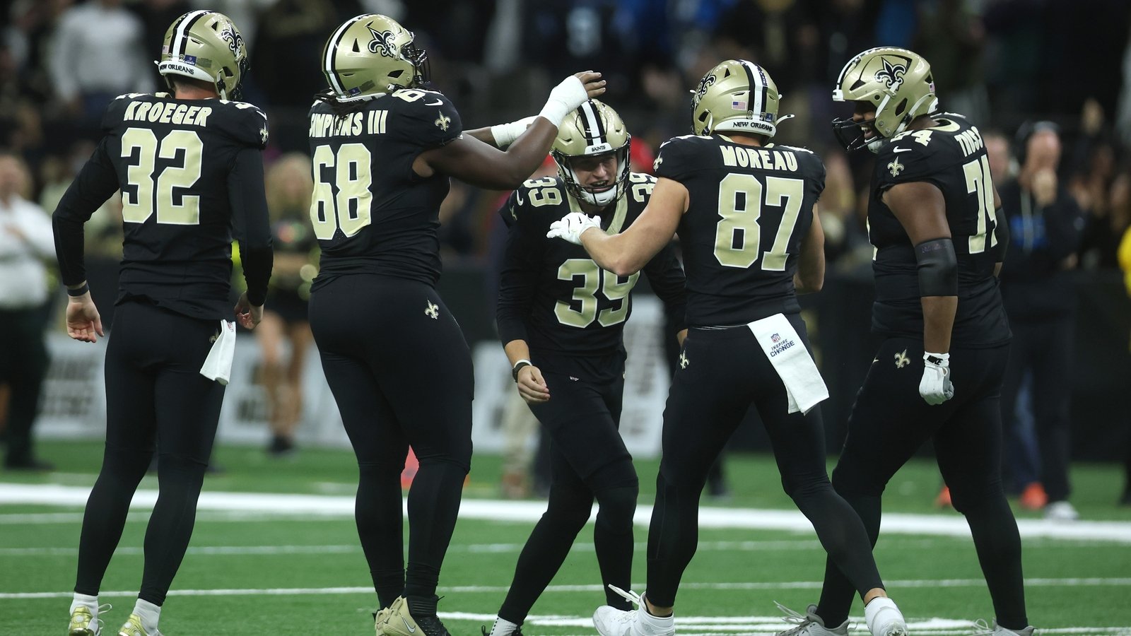 NFL: Mahomes tears ACL; Smyth nails winning field goal