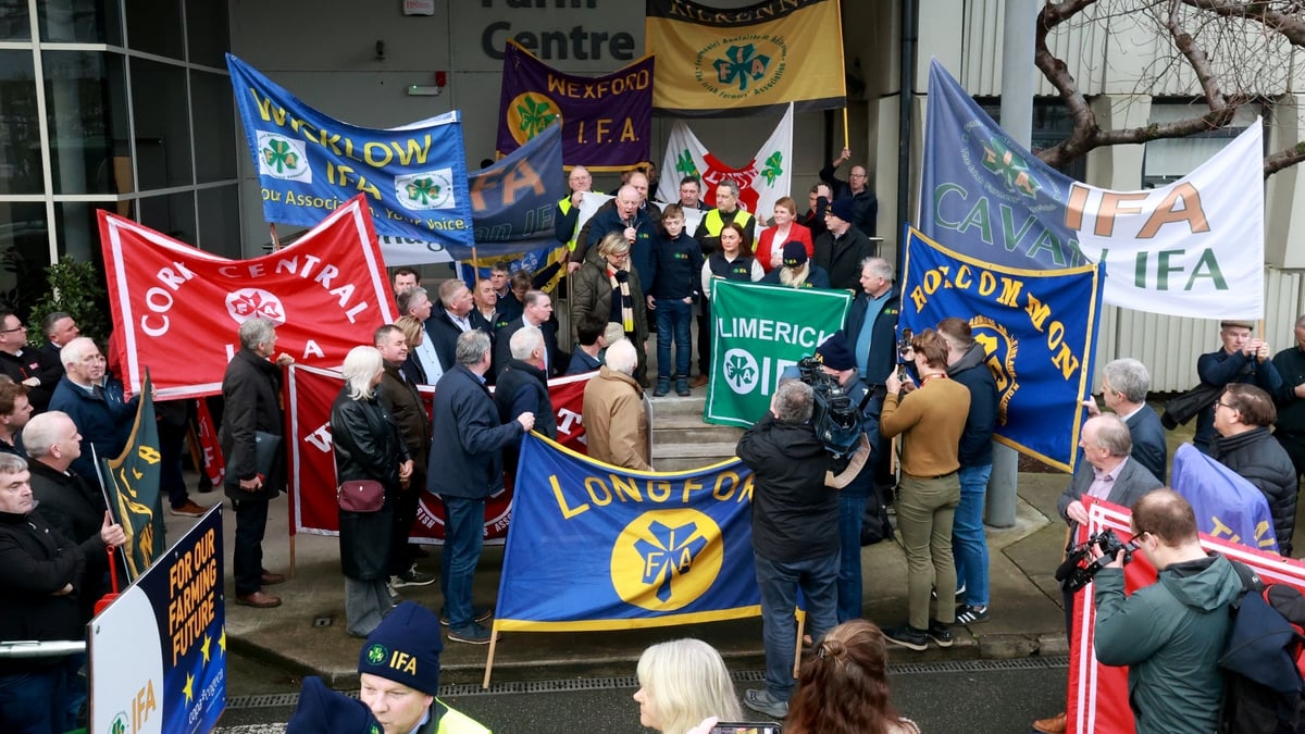 10,000 farmers protest in Brussels and EU Summit