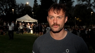 Sydney residents pay tribute to Bondi hero