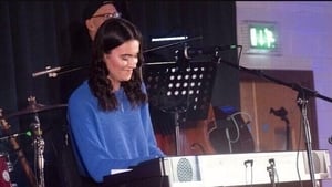 Ailbhe Ni Mhurchú, amhránaí agus cumadóir. show image