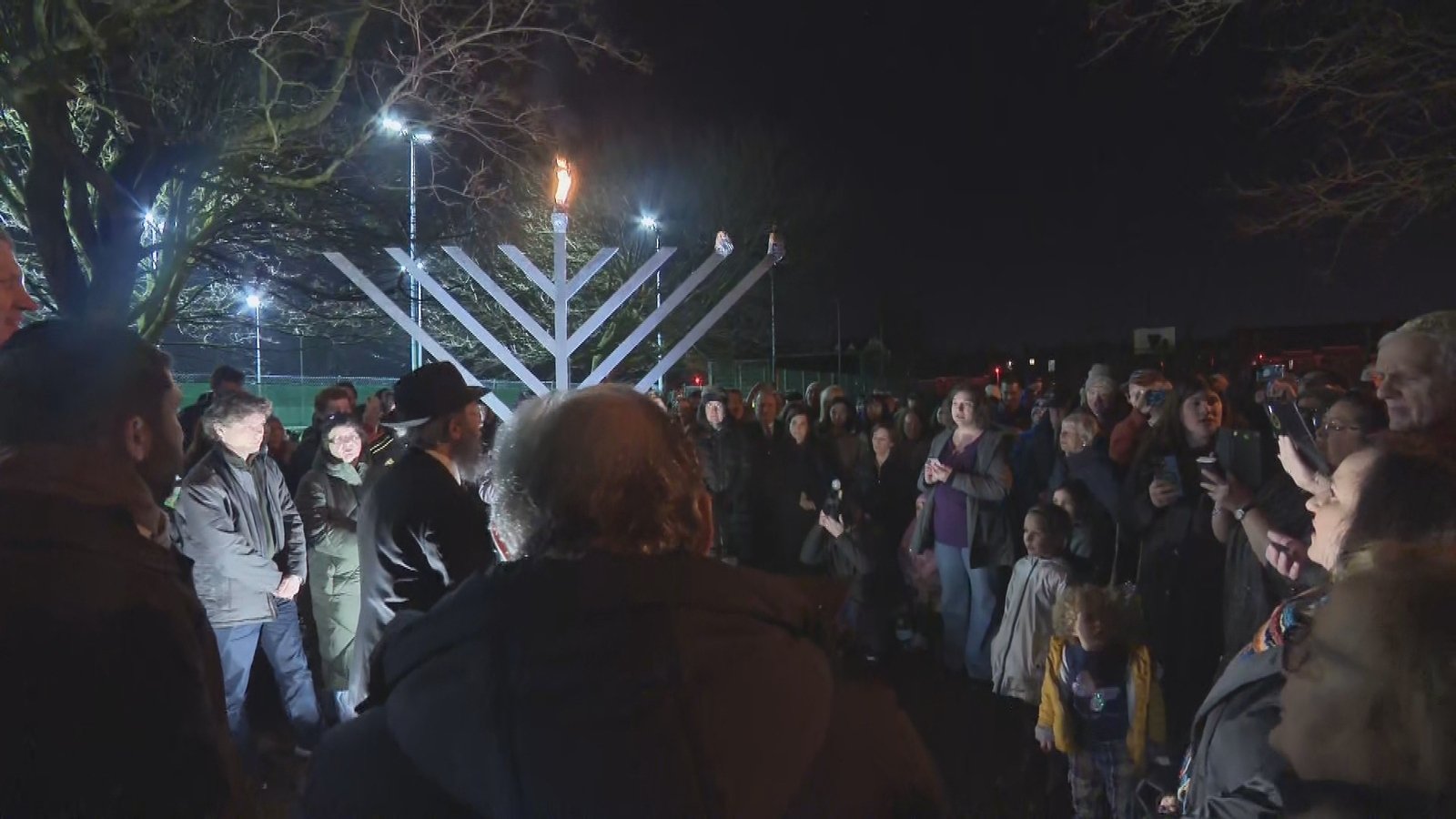 Irish Jewish community celebrate Hanukkah in Herzog Park