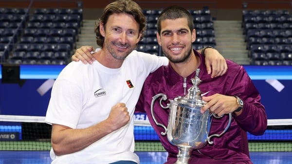 NEW YORK, NEW YORK - SEPTEMBER 07: Carlos Alcaraz of Spain poses with his trophy next to his coach Juan Carlos Ferrero after defeating Jannik Sinner of Italy during their Men's Singles Final match on Day Fifteen of the 2025 US Open at USTA Billie Jean Kin