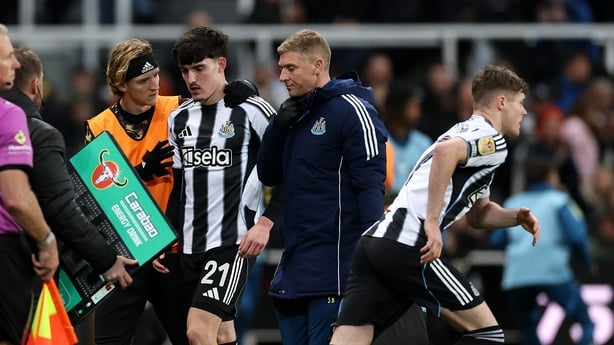 NEWCASTLE UPON TYNE, ENGLAND - DECEMBER 17: Tino Livramento of Newcastle United is replaced as a substitute by Alex Murphy after an injury during the Carabao Cup Quarter Final match between Newcastle United and Fulham at St James' Park on December 17, 2025 in Newcastle upon Tyne, England. (Photo by 