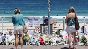 Australian PM vows hate speech crackdown in wake of Bondi Beach shooting show image
