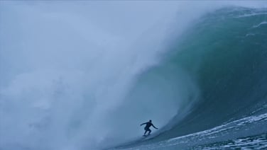 Top surfers in Mullaghmore for ‘spectacular’ winter waves