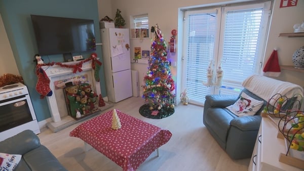 A kitchen setting with Christmas decorations