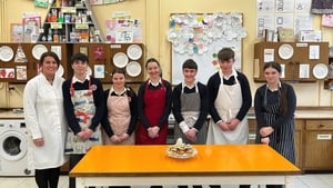 Scoláirí Idirbhliana Phobalscoil MhicDara Carna. show image